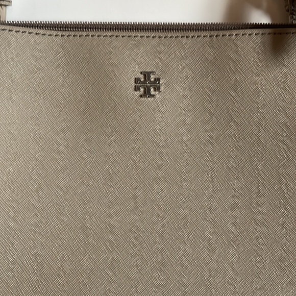 ***SOLD ON ANOTHER SITE***Authentic TORY BURCH gray/taupe shoulder bag. - Picture 2 of 4